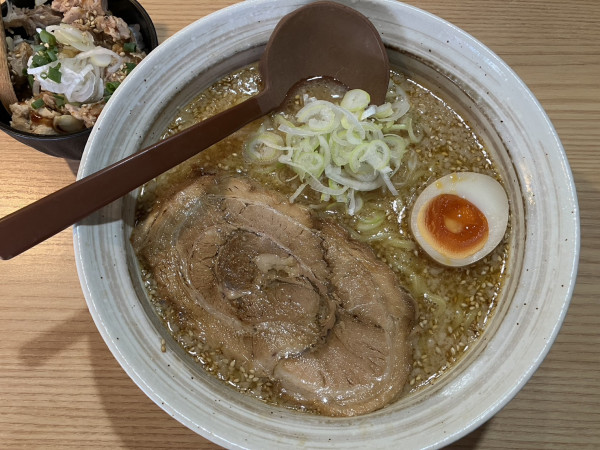 「玄屋ランチ1000円(味噌+ミニチャーシュー丼)」@ニューラーメン専門店 玄屋の写真