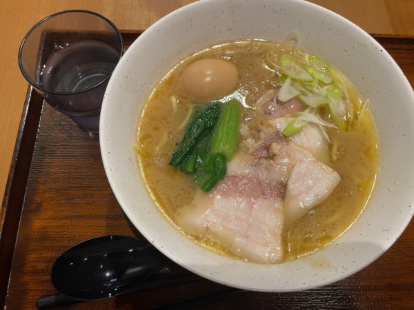 「東京とんこつチャーシューメン」@東京とんこつ Echika fit永田町店の写真