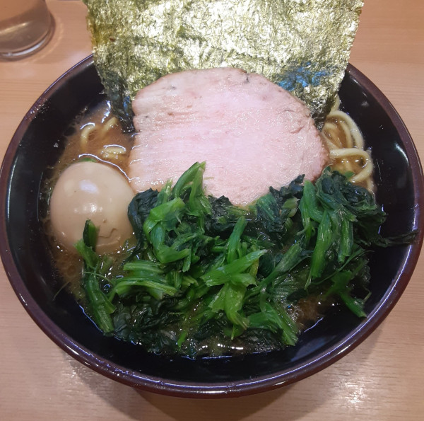 「ラーメン並＋半熟卵＋ほうれん草」@輝道家直系 皇綱家の写真