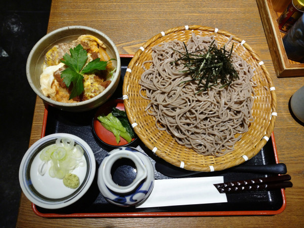 「かつ丼定食（1,100円くらい）」@信州そば処 そじ坊 川崎アゼリア店の写真