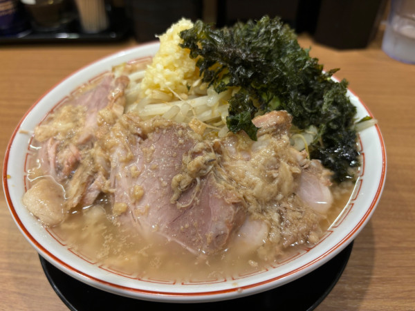 「カネシ醤油味チャーシュー麺＋バラのり」@THE魚郎の写真