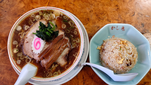 「生姜醤油ラーメン　半チャーハン　1250円」@かし亀の写真