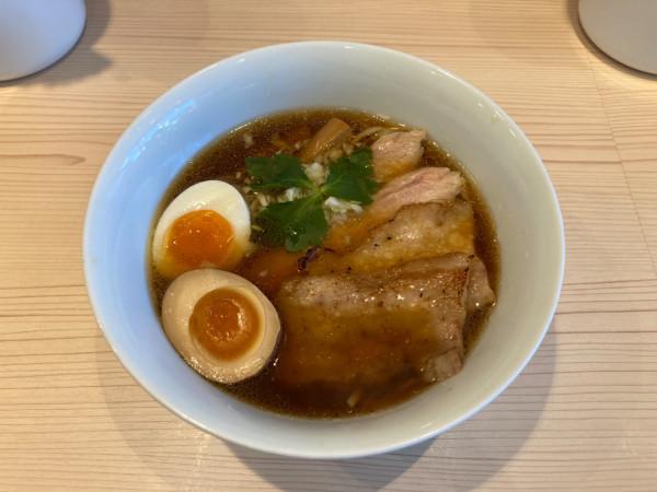 「特製しょうゆらーめん」@らーめん藁の写真