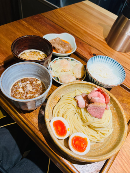 「つけ汁2種味玉つけ麺300g黒毛和牛サーロインごはんセット」@あいだやの写真