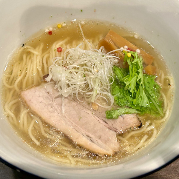「鯛塩らぁ麺「寿」＋とり皮餃子２個＋瓶ビール」@らぁ麺BAR 錦 iwamotoの写真