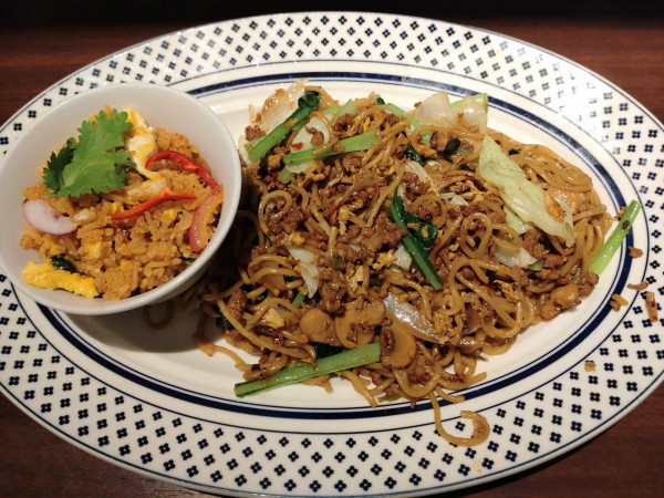 「パッキーマオ（ミニトムヤムチャーハン付き）　１３００円　※」@アジアンレストラン バジルの写真