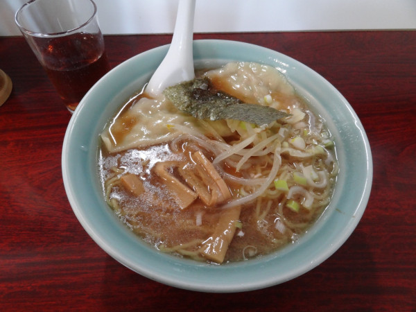「醤油ラーメン670円 水餃子230円」@江春楼の写真