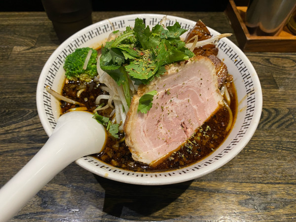 「スパイスラーメン+もやし+切れっぱし」@スパイス・ラー麺 卍力の写真