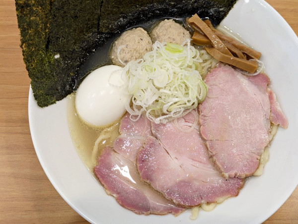 「全部のせ塩らーめん（塩たまご・手揉み）」@しののめヌードルの写真