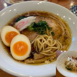 【限定】地鶏醤油そば1180円、限定玉400円