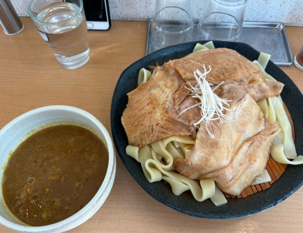 「とろ肉カレーつけ麺大盛＋ライス」@とろ肉つけ麺 魚とんの写真