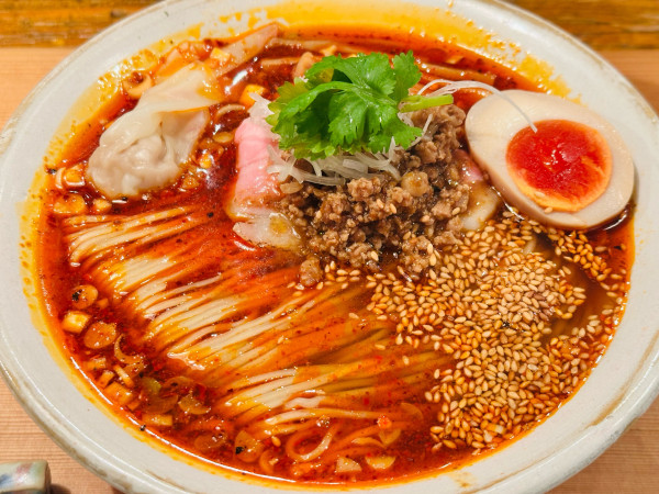 「本格黒豚の麻酸辣 5辛 1,550円 追い飯 100円」@Homemade Ramen 麦苗の写真