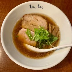 鶏ガラ醤油(麺少なめ)　870円
