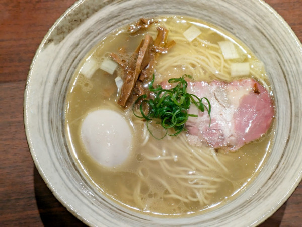 「らぁ麺塩＋味玉」@らぁ麺 花筏の写真