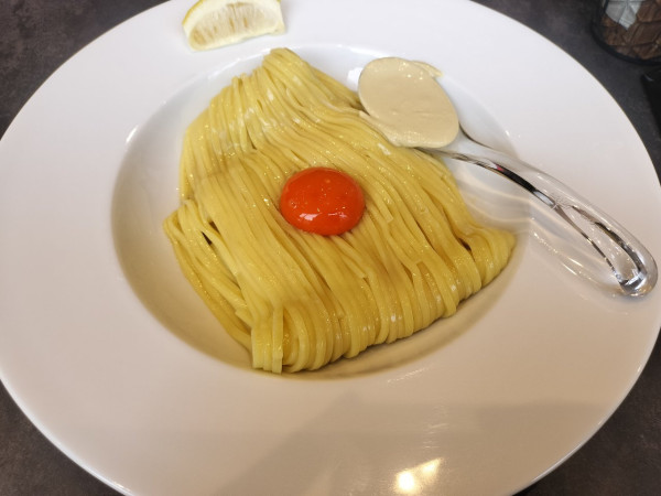 「牡蠣バターたまご麺　800円」@むかん横浜の写真
