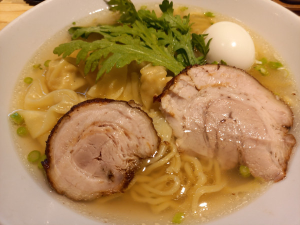 「エビワンタン麺+味玉」@横濱元町 本丸亭 横浜店の写真