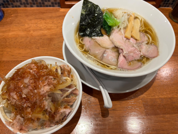 「瀬戸内煮干し中華そば＋チャーシュー丼」@魚貝中華そば 西尾久さんごの写真
