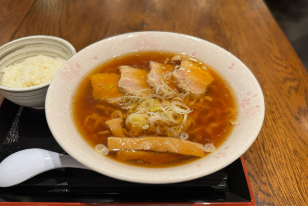 「中華そば（醤油）¥880、半ライス無料」@麺とおばんざいとお酒のお店 佳什の写真