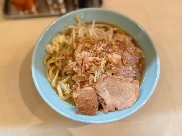 「ラーメン(並)200gにんにく少し.やさい少なめ900円」@ラーメン4号の写真