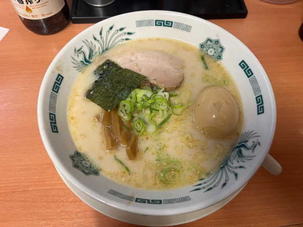 「味玉とんこつラーメン　麺硬　610円」@日高屋 浦和東口店の写真