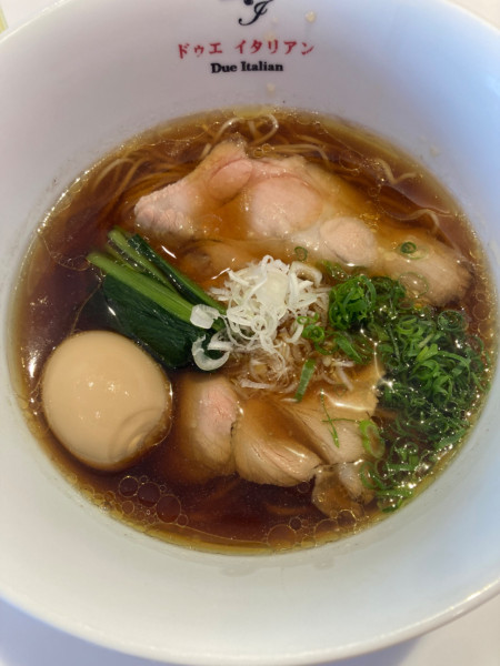 「醤油らぁ麺＋味玉子」@ドゥエイタリアン H.y Park Hisaya店の写真