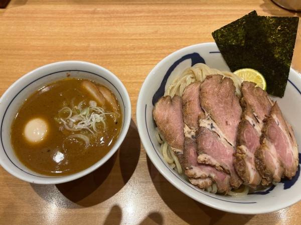 「特製チャーシューつけ麺（大）＋味玉」@つじ田 秋葉原店の写真