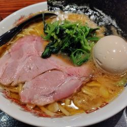 豚骨醤油ラーメン　並　※硬め　＋煮玉子：クーポン