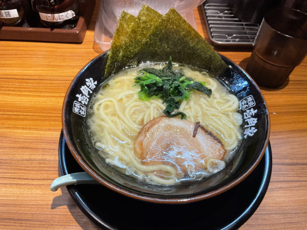 「家系ラーメン」@横浜家系ラーメン 壱角家 川越クレアモール店の写真