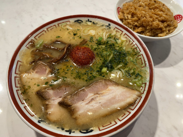 「山形辛味噌ラーメン+肉めし」@中華そば専門 田中そば店 大宮別所店の写真