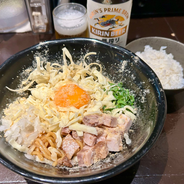 「白BONDS＋半ライス（無料）＋ビール中瓶」@油SOBA BONDSの写真