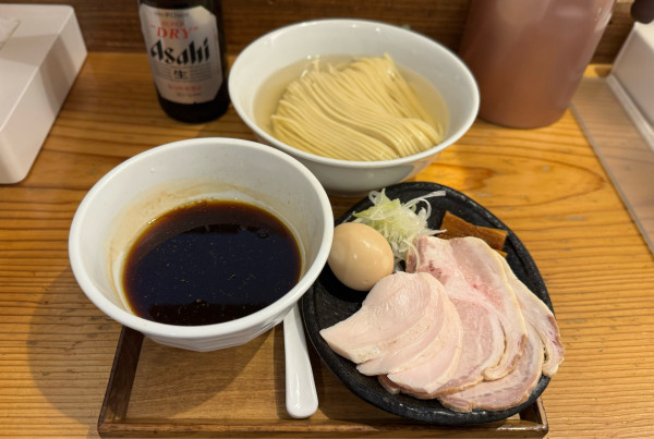 「つけ麺300g（醤油、コーチン油）¥1300、特製TP¥450」@麺屋鈴春の写真