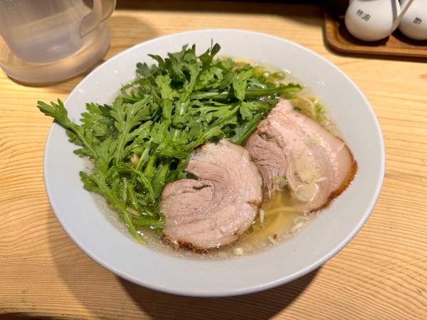 「本丸塩らー麺　春菊トッピング」@横濱元町 本丸亭 横浜店の写真
