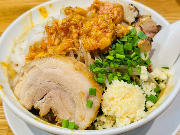 「辛いまぜ麺 1,000円 麺増量 100円 刻み豚 100円」@自家製麺88の写真