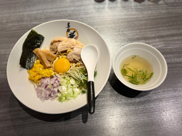 「背脂味噌まぜ麺 (スープ付き)1100円」@麺'sBar 堀の写真