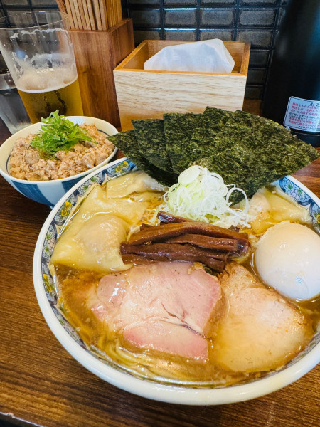 「奈つやのもちもち雲呑味玉中華そば＋黒胡椒ひき肉あんかけ丼」@奈つやの中華そばの写真