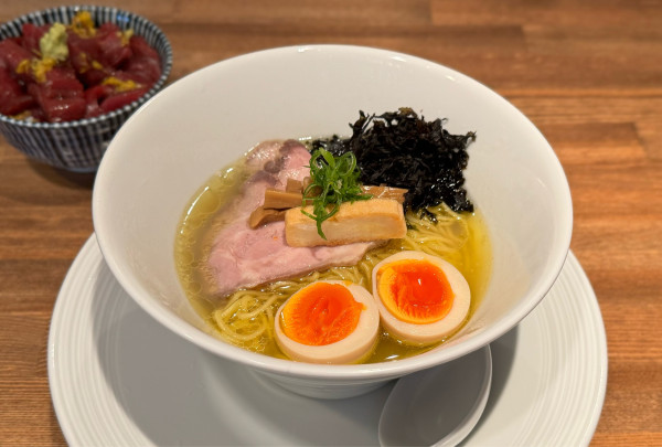 「【限定】十三湖しじみと青森シャモロックの中華蕎麦 ¥1500」@酒肴場 屯の写真