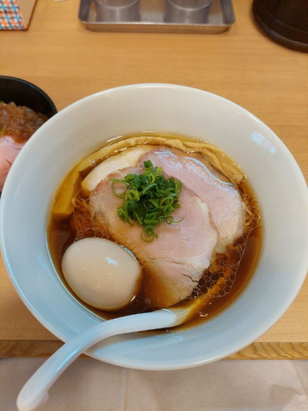 「味玉醤油らぁ麺＋レアチャーシュー丼  ランチセット」@らぁ麺 和來の写真