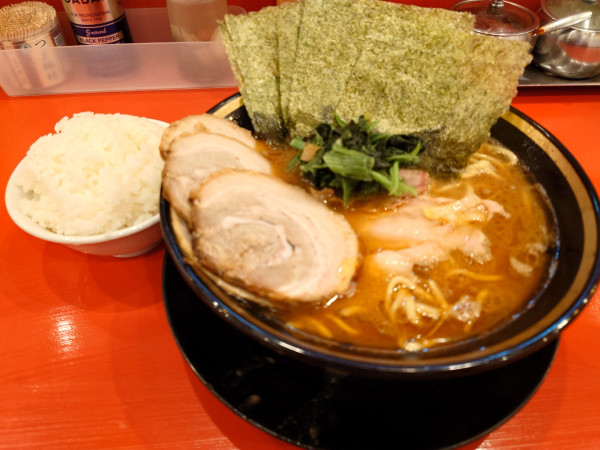 「朝ラー中➕煮豚 海苔 ライス✖️5硬め濃いめ多め」@横浜家系ラーメン 大輝家の写真