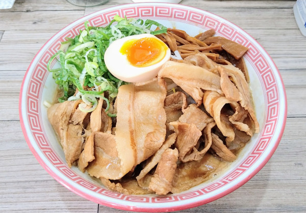 「徳島ラーメン全部増し(大)」@徳島NOODLE ぱどるの写真