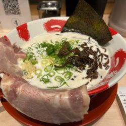 白豚骨820円替え玉１回無料➕110円