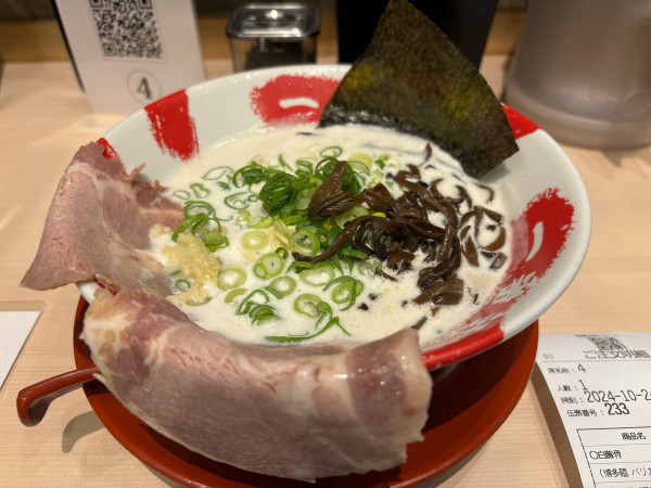 「白豚骨820円替え玉１回無料➕110円」@大名古屋一番軒の写真