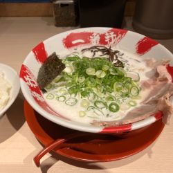 基本豚骨 820円＋ライス150円
