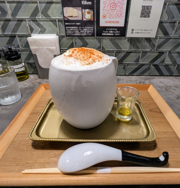 「カプチーノラーメン 1,380円」@Rahmen Eddie 新宿御苑の写真