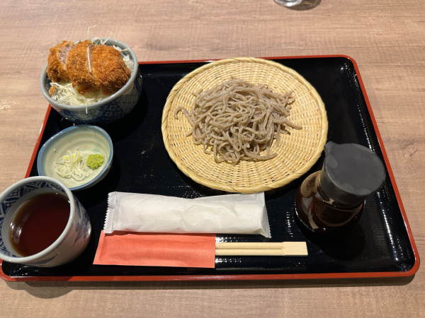 「Ａランチ（蕎麦並盛150g＋ソースカツ丼）1,200円」@博多もつ鍋 ぶんぶく 高崎東口店の写真
