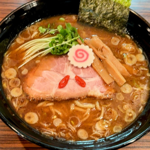 「ラーメン950円＋大盛りクーポン券」@麺屋渡来人外伝 麺屋饗者 ～KYOUJA～の写真