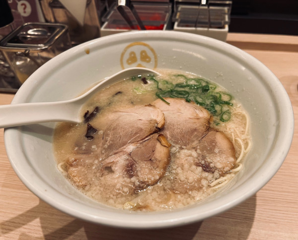 「豚骨 白（バリカタ￥850）」@TOKYO 豚骨 BASE MADE by 博多一風堂 ecute品川サウス店の写真