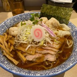 雲吞生姜醤油ラーメン