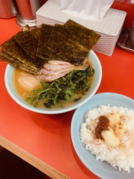 「フル装備（並）1050円　無料ライス」@横浜ラーメン 武蔵家 板橋店の写真