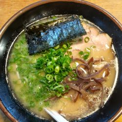 長浜ラーメン 880円