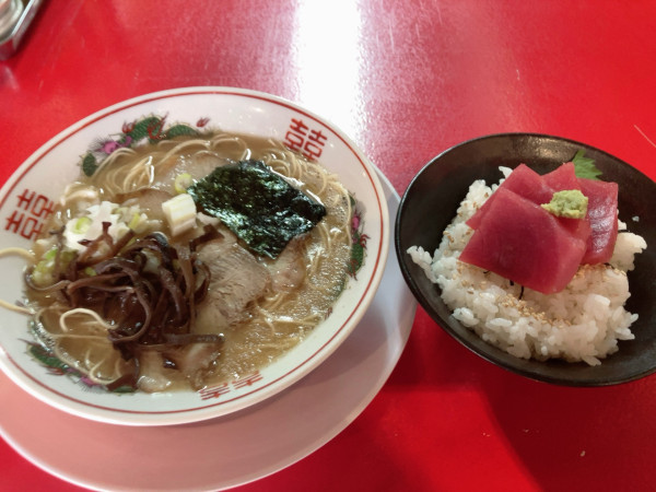 「まぐろ丼ランチ　1000円」@博多商店の写真